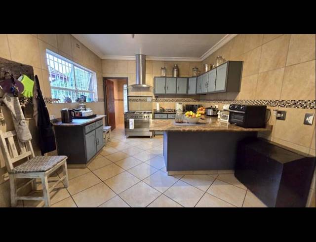 3 BEDROOM HOUSE FOR SALE IN BRACKENHURST